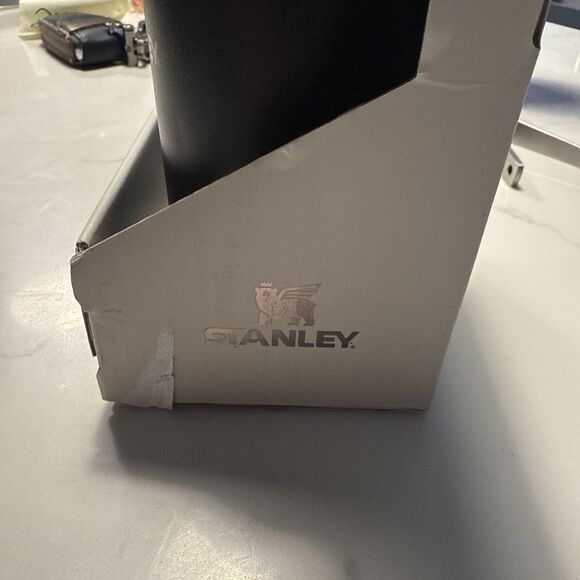 Stanley Stainless Steel The Everyday Can Cooler Can Chiller 10oz 295mL Black NEW - Picture 4 of 8